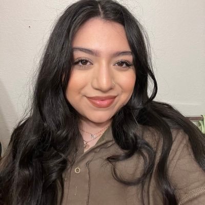 melaniec_17's profile picture. chill.