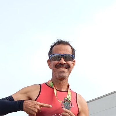 Personal Trainer
Modelo Fotográfico
Corredor de Rua na distância 5 Km e 10 km
Meia maratona 21 km
Maratona 42 km
Solteiro