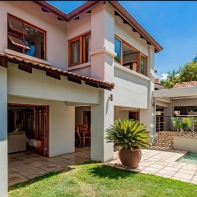 Your perfect leisure destination with a beautiful view of Hartbeespoort Dam and the Magalies Mountains. whatsapp/ Call: 068 424 6614 for bookings