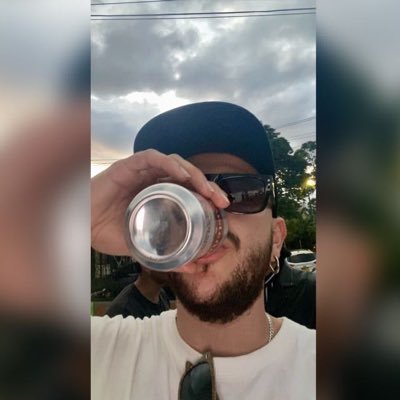 Me dedico a soportar la existencia. Experto en cosas que solo me importan a mí.