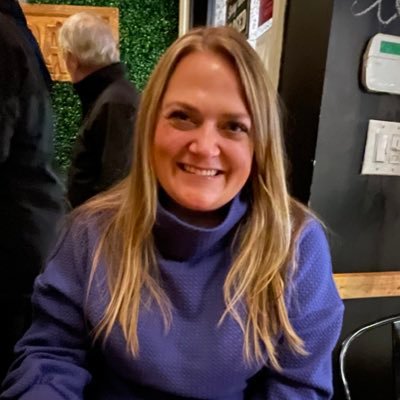 julieannfanch's profile picture. 