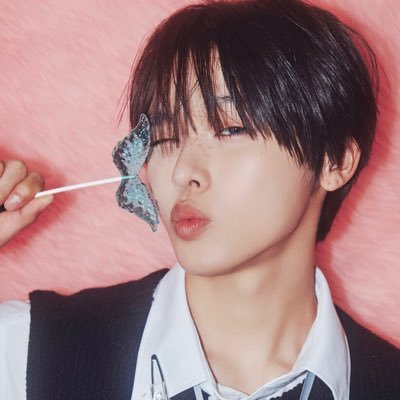 여러 아이돌 두루두루 좋아함 • 콘서트 경력: 샤이니, 엑소, SuperM, 세븐틴, 블랙핑크, 에이티즈, IU, aespa, NCT127, Stray Kids