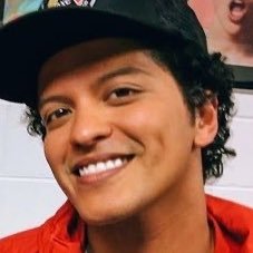 hanasantoz's profile picture. honey, you’re my golden star