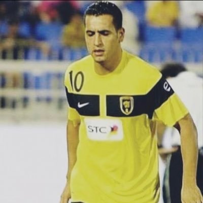 FFAA_100's profile picture. وكُل مُرٍ سيمضي مثل سابقه..والله يرسل بعدَ الحُزنِ أفراحاً💛