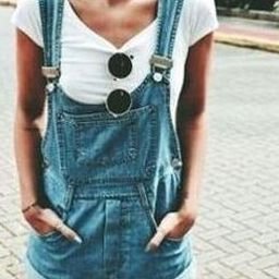 TheareziVIt9's profile picture. 