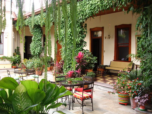 LaRosadeMadera's profile picture. Casa Guatemalteca que ofrece Pizza, Restaurante y Eventos. Patrimonio Cultural de la Nación. Paquetes todo incluído. 6a. Calle 1-33 zona1. Tel: 2232-6638