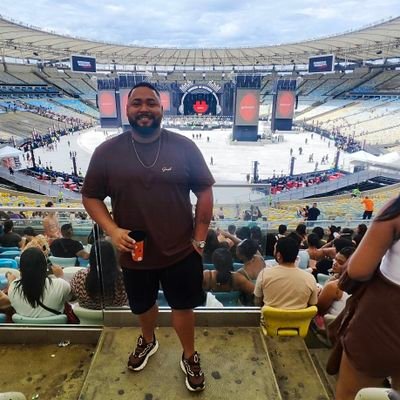 #Flamenguista⚫🔴/
30anos / Pai do Lorenzo💙 / Guiado por Deus 🙏