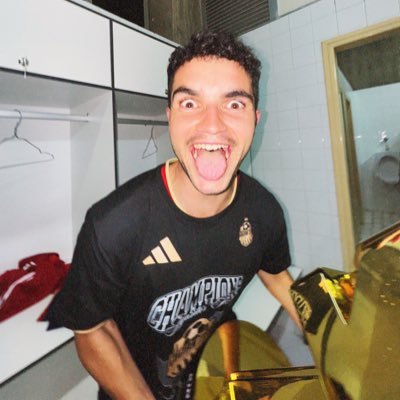 Jugador de @kingsleague | 🎓 UNO alumn | 😍 生きがい 一期一会 | 🪽 Sic parvis magna | @naisebarcelona 🔴 @tarfootball_