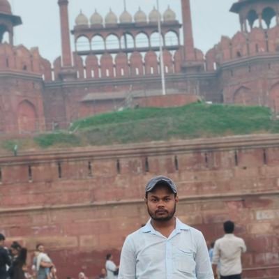 Md_ShahabazAlam's profile picture. ज़िंदगी” की “तपिश” को “सहन” किजिए “जनाब”,
अक्सर वे “पौधे” “मुरझा” जाते हैं,
जिनकी “परवरिश” “छाया” में होती हैं।”(Follow me will follow back 100%)