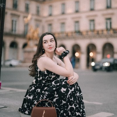 Fashion Designer | London roots, New York flair ✂️ | Passionate about creativity, elegance, and sustainability 🌍 | Sharing my journey in the world of style ✨