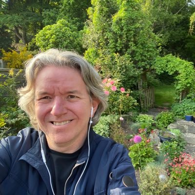 Journalist, author, ghostwriter & lecturer. Former features editor of The Yorkshire Post. #nufc. Email: cpbond73@gmail.com