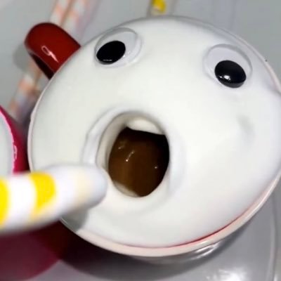 estudiante, artista, aficionado al diseño, fan de las patatas, el gaming, y la vida 🩵