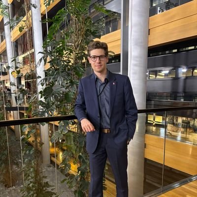 Student Mezinárodních vztahů FSV UK, místopředseda senátu @FSV_UK; @pkfsvuk; zahraniční redakce @CRozhlas;
moje tweety - moje názory
