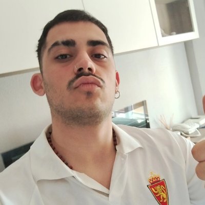 Zaragocista. Graduado en Periodismo en la UCM. Curro en la DGT y doy el tráfico en la radio. Poco más.