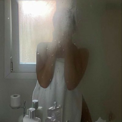 alice_bris's profile picture. 18 +