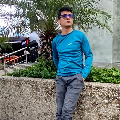 JuniorDL13's profile picture. Loin D'ici