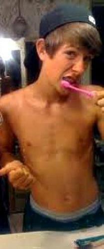 BecerrilDos's profile picture. Lawyer-to-be.