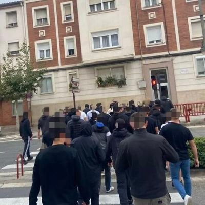 El que al grito de ¡Arriba España! no responde, ni es Español ni es hombre.