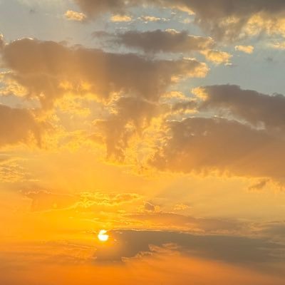 المَع دائماً بالإيجابيّة، ولا تَجعل أي شيء في هذهِ الحَياة أن يقوم بـ إطفائك، فـأنتَ المسؤول الوحيد عن لمعانك