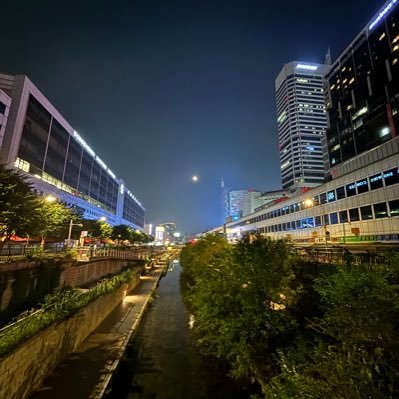 こんにちは。1985年製。身長181センチ、体重75キロ。趣味は筋トレ。音楽とコーヒーとエロ。よろしくどうぞ。