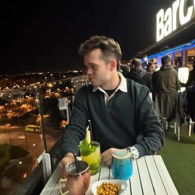 Periodista | Máster en Comunicación Política y Nuevos Periodismos 💻 | El pádel como pasión 🎾❤ Creator Content en RRSS| Never give up