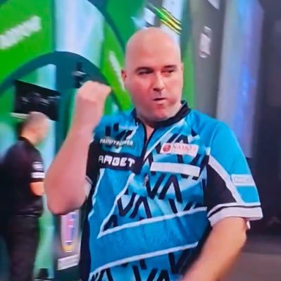 RicSchmo's profile picture. @VfB ⚪️🔴 ein Leben lang! Dunkelroter. Vorliebe für Darts. Hometown: Aachen 🇩🇪