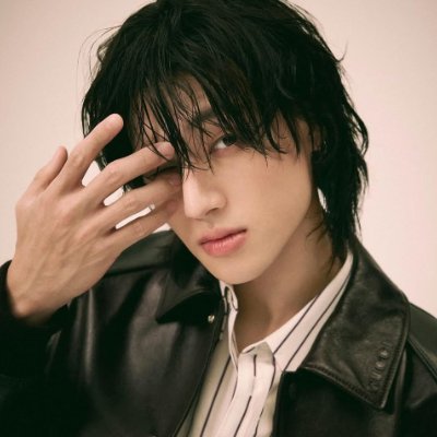 r_yszard's profile picture. (  𝗙𝗜𝗖𝗧𝗜𝗢𝗡𝗔𝗟 𝗜𝗗𝗢𝗟!𝗔𝗨.  ) #정우영 as Heesung Ryszard Kim  ╱  김희성 ： @YTEEZOfc's main dancer, visual, vocalist and Ciastko's dad.