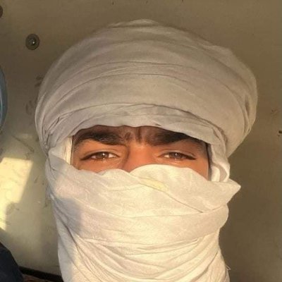 الغيرة في الحب كالماء للوردة قليله ينعش وكثيره يقتل