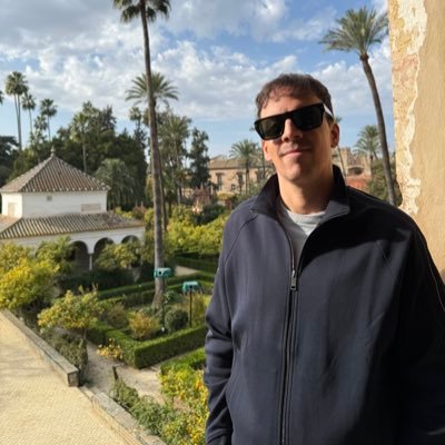 Lorebenno's profile picture. Lorenzo, 34, 🇮🇹 tifoso dell’ @Inter, simpatizzo @fcbarcelona ed @arsenal, ossessione per le maglie, seguo anche la @f1 e la @wwe