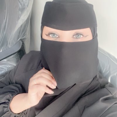 أنثى ثلاثنيه لا أشبه احد
بتمردي وعنادي
خارجة عن قوانين البشر وهذا يكفي
لستُ گـ هذِه ولآ أشبه تلك لا أدّعي الملآئگيه انا فقط
مـ خ ت لِـ ف ه