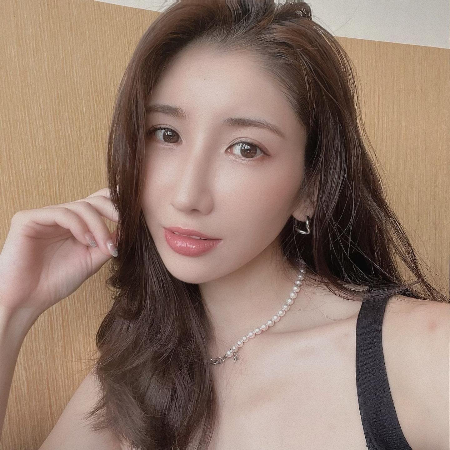 把你的臉迎向陽光，那就不會有陰影。