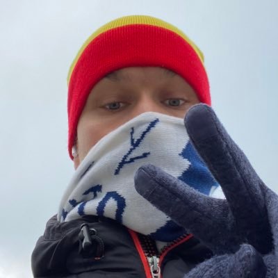 Introvert. Cimrman nás všechny přežije. ✌🏻❤️ We can be heroes.❤️Netancujem, kývem hlavou! 💙💛❤️