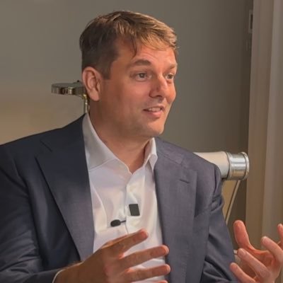 camcrews's profile picture. 👨‍💻