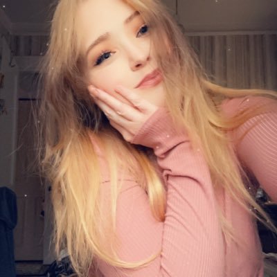mirrorball tweeting into her silly little void ✿ bb + svu + music ✿ i write songs and turn them into poetry; e-book below ✿ she/her ✿ 24