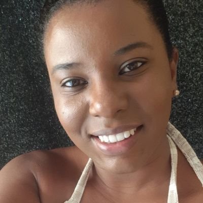 introvertida007's profile picture. 