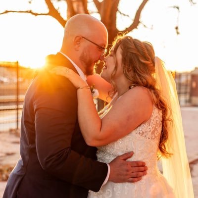 I’m a sunflower in a field of roses. 🌻 Middle School Teacher. 📚 Holcomb High School JV Volleyball and Head Softball Coach. 🏐🥎