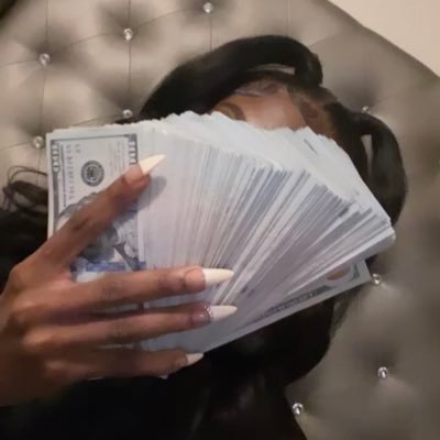 choclatchink's profile picture. lg: @choclatchiink 🔌💰