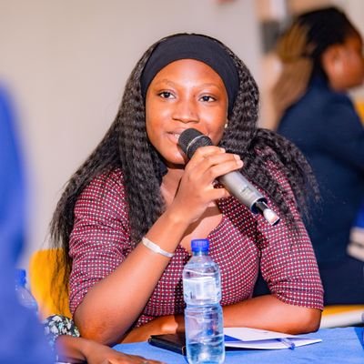 Communicante, engagée sur les questions liées à la santé sexuelle et reproductive, au leadership des jeunes et à la cohésion sociale.