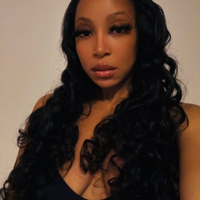 Trini_Nel's profile picture. Living.