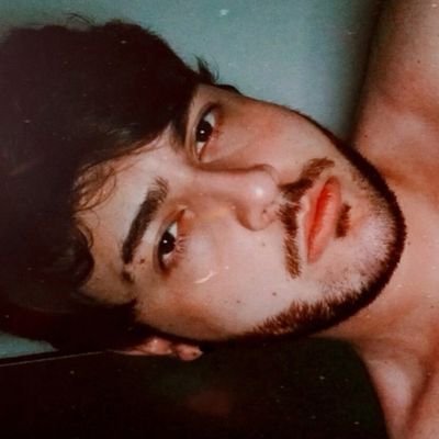 alwxy_'s profile picture. amo livros e filmes de terror