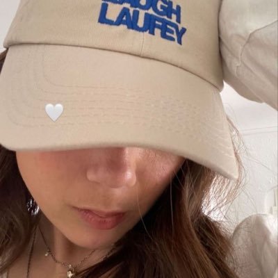 nikiloov's profile picture. my god, my universe