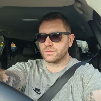Firefighter/Paramedic | Dublin lad | Secret geek | Runs on Coke Zero & music | @ManUtd fan & avid swearer | Always hungry | Constantly tired | #BeKind
