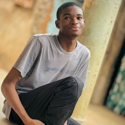 Jeune passionné, futur communicant et adepte de la culture anglaise partout à travers le monde...je suis un étudiant dynamique, humaniste et ouvert...
