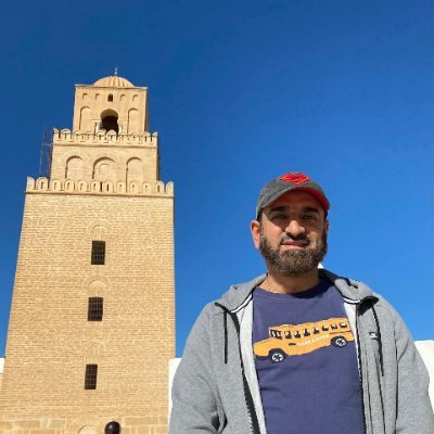 مشتغل بعلوم السيرة النبوية الشريفة، وتاريخ أصحاب رسول الله ﷺ وأهل البيت وتراثهم.