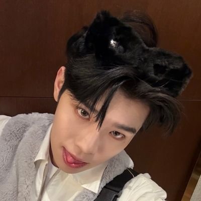 🌹 ENTP 🌷 Brig onetrick 🎉 Yena & Taerae obsessed 🦢 WIZ*ONE - FEARNOT - DIVE - LOVvmE - NSWER - ZE_ROSE - Deobi (ot11) - Jigumi - RUBI - GLASSY - CHAERISH 📽