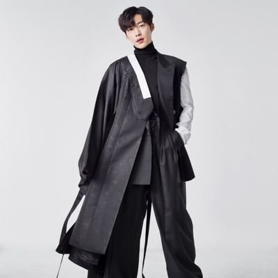 (봇) 나는 한국 배우 우도환 입니다. 키이스트 엔터테인먼트. The King Eternal Monarch (더 킹: 영원의 군주) available on Netflix. pics & video: ctto. 101119-ing 🍳