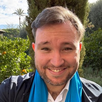 29 ans, costarmoricain, professeur d'anglais. Trésorier Adjoint @Socialistes22. 🌹