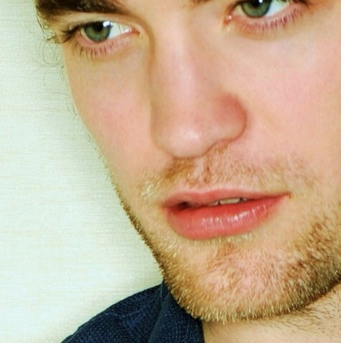 RobsSmirk's profile picture. Robert Pattinson supporter.
