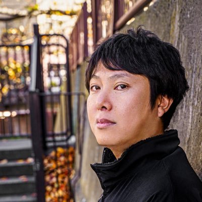 登竜門主催/iU大学超客員教授/年間数百本イベント制作/ライブハウス店長/レインボータウンFMラジオパーソナリティー/オーディション審査員/野外フェス/ポケカラ事務所