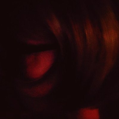 Sinivalkoinen luontoihminen. Huolestunut pienistä ja suuremmistakin vieraslajeista.